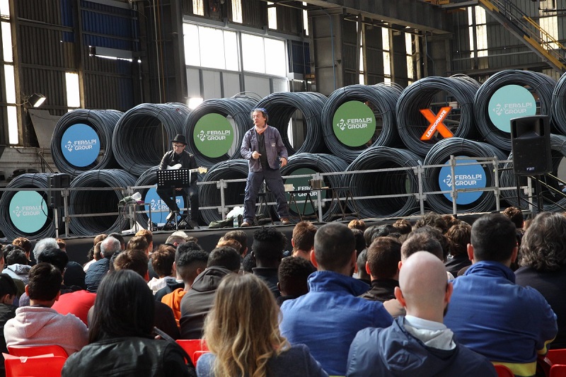 Uno spettacolo dal passato e il fascino del futuro: oltre 400 studenti in azienda