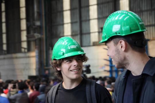 Uno spettacolo dal passato e il fascino del futuro: oltre 400 studenti in azienda