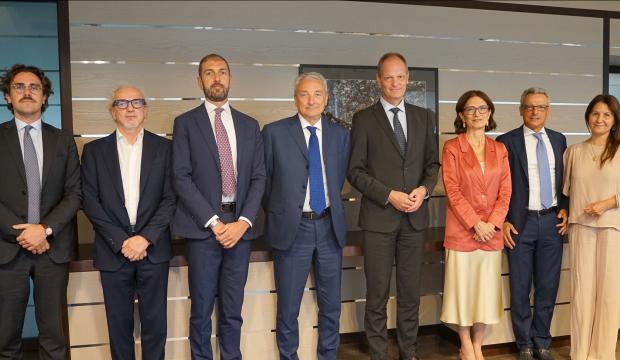 L’ambasciatore Bagger (quinto da sinistra) con i vertici di Feralpi. Presenti all’incontro anche l’on. Giangiacomo Calovini e la senatrice Mariastella Gelmini